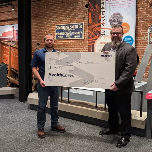 Voith awards a $4,000 #VoithCares donation to the York County History Center’s Traveling Trunk program in York, Pa. (Pictured from left to right: Thomas Ort, Senior Engineer at Voith Hydro in North America and Benjamin Neely, President and CEO of the York County History Center.)