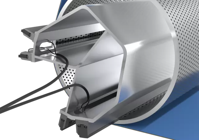 Cutaway view of a suction roll: SealView NG continuously monitors the wear of the sealing strips via pneumatic lines.