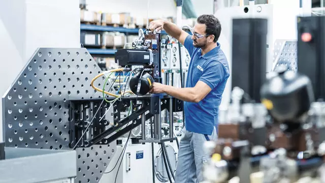 Hydrauliksysteme, Komponenten und autarke Servoantriebe