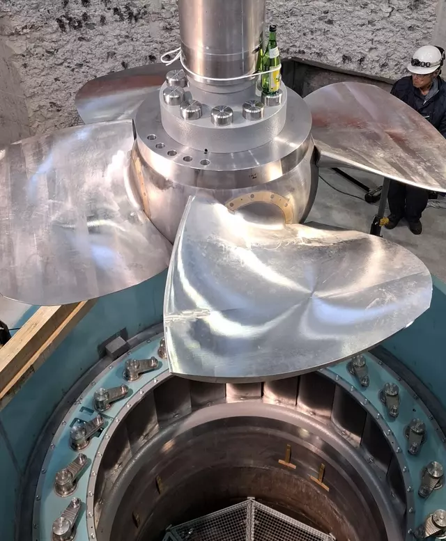 Installation of the 1684 kW vertical Kaplan turbine with semi-spiral case at the Shirayama.