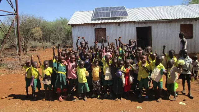 Wasser und Elektrizität für Schule in Kokwobanga